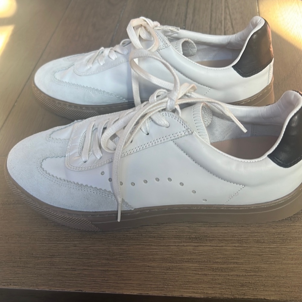 Massimo Dutti Sneakers- size 39. White with black